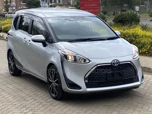 Toyota Sienta 2020 Silver