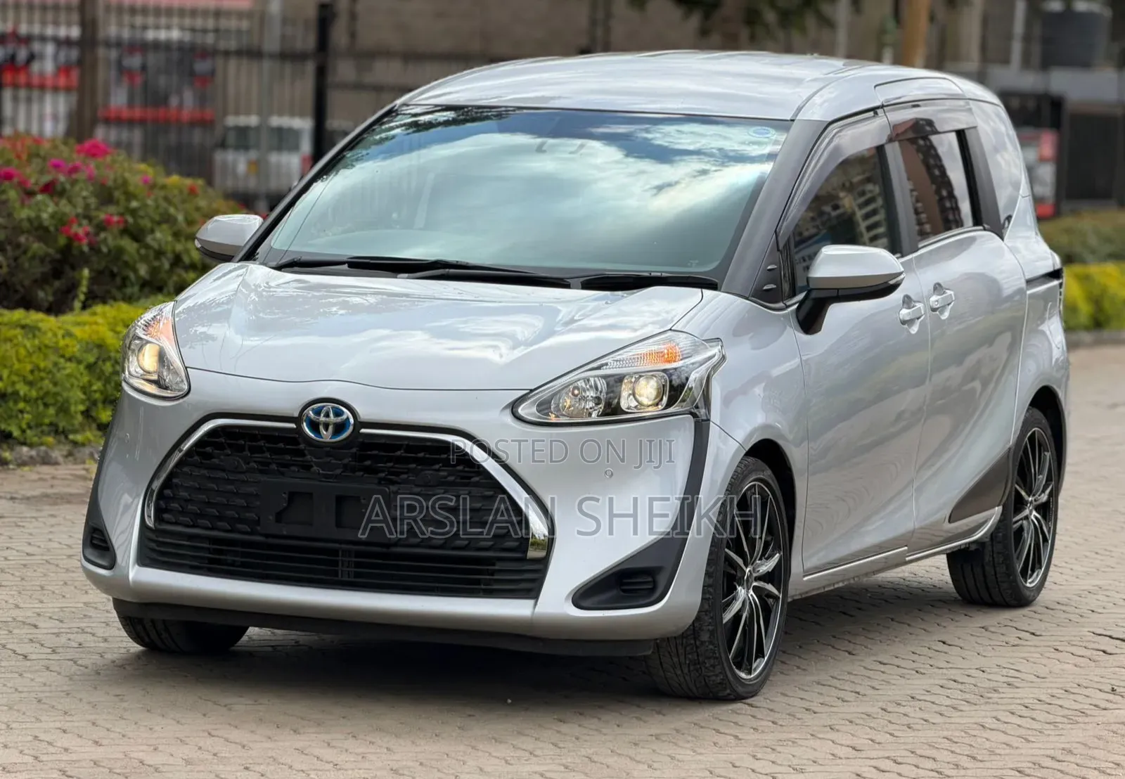 Toyota Sienta 2020 Silver