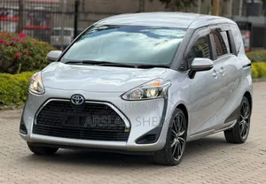 Toyota Sienta 2020 Silver