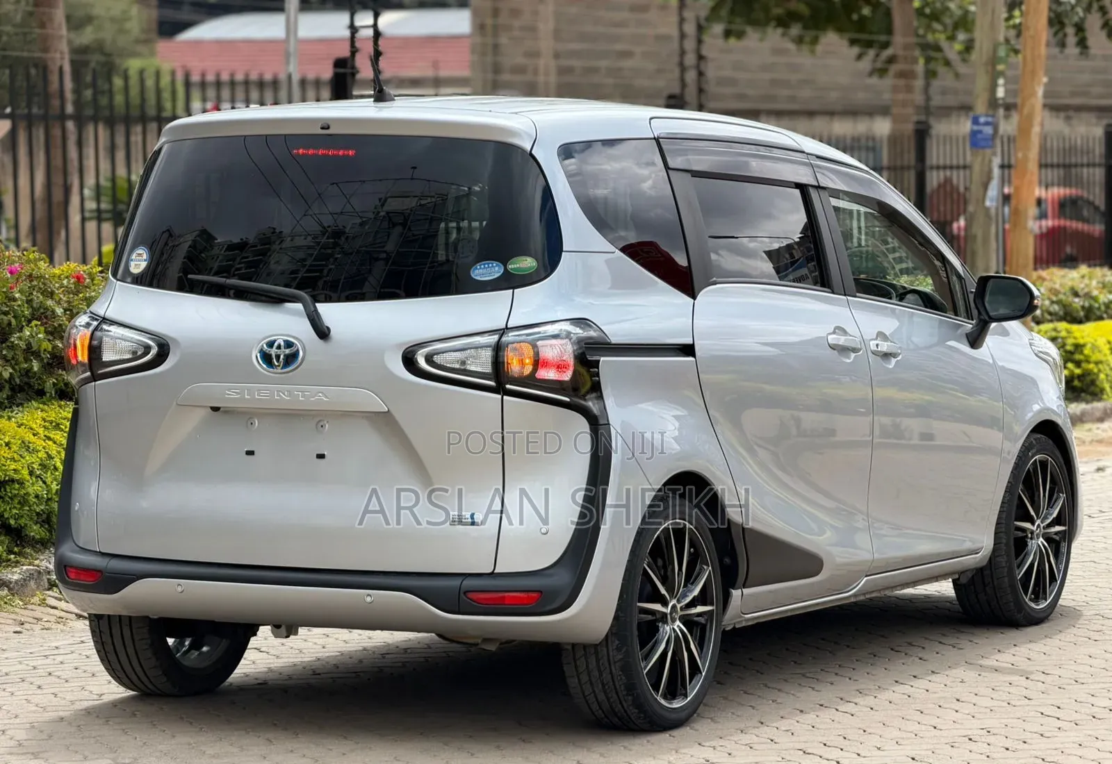 Toyota Sienta 2020 Silver