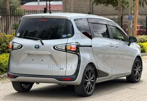 Toyota Sienta 2020 Silver