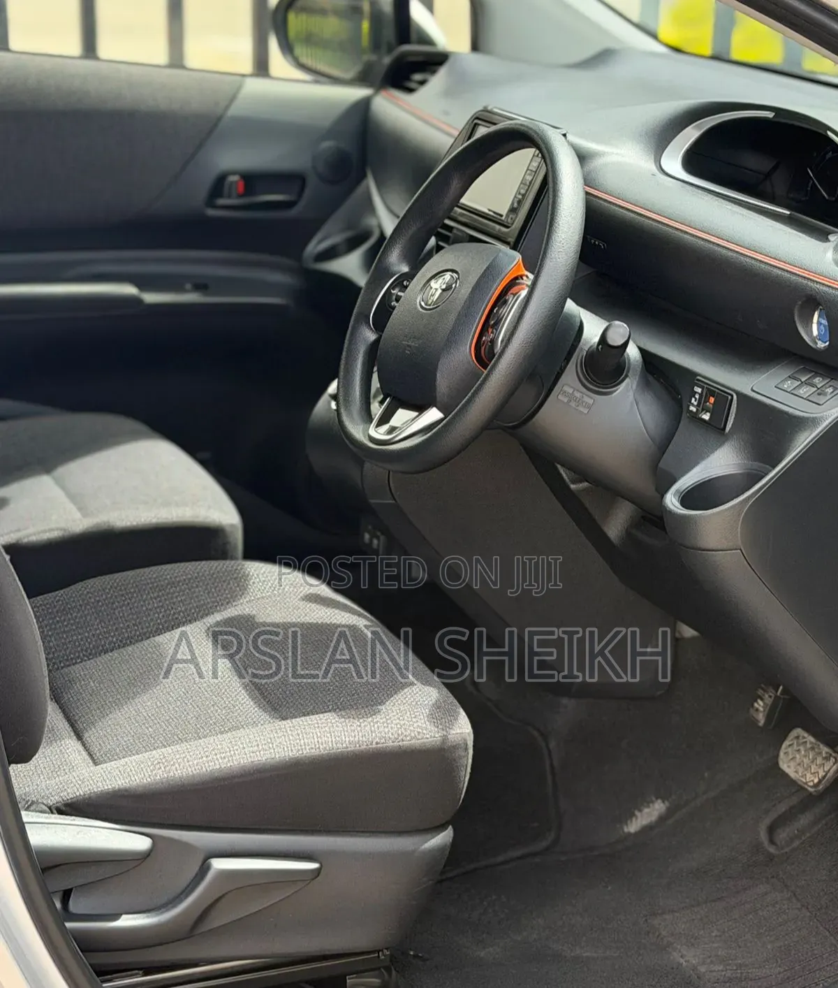 Toyota Sienta 2020 Silver