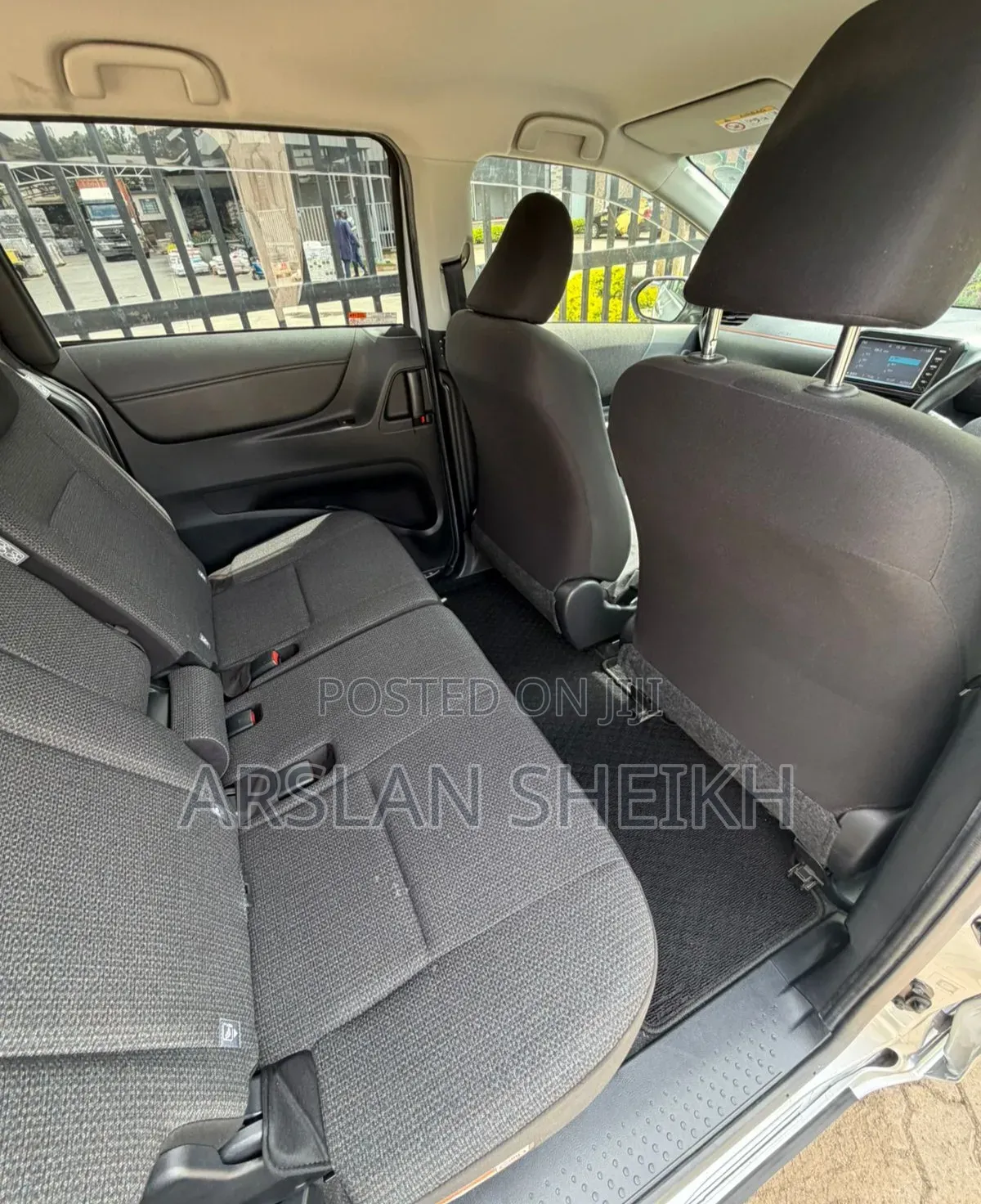 Toyota Sienta 2020 Silver