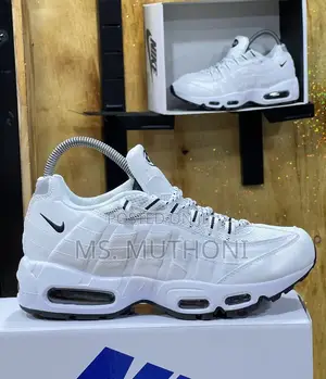 Essential Tripple White Black Nike Airm at X 95*