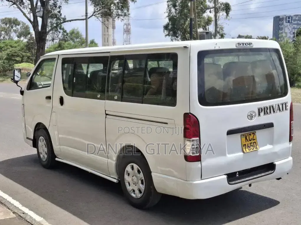 Toyota HiAce 2013 White