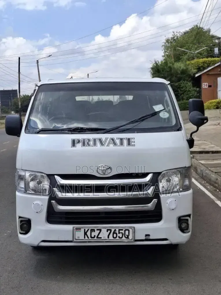 Toyota HiAce 2013 White