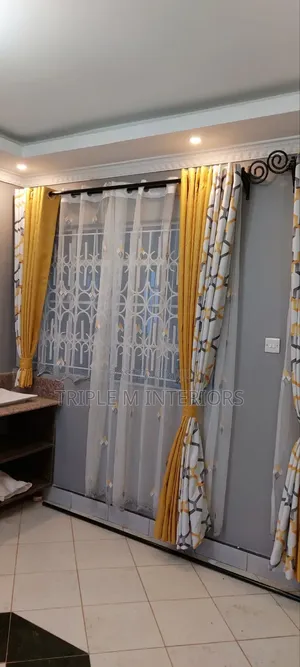 Elegant Space Definition With Curtain Design