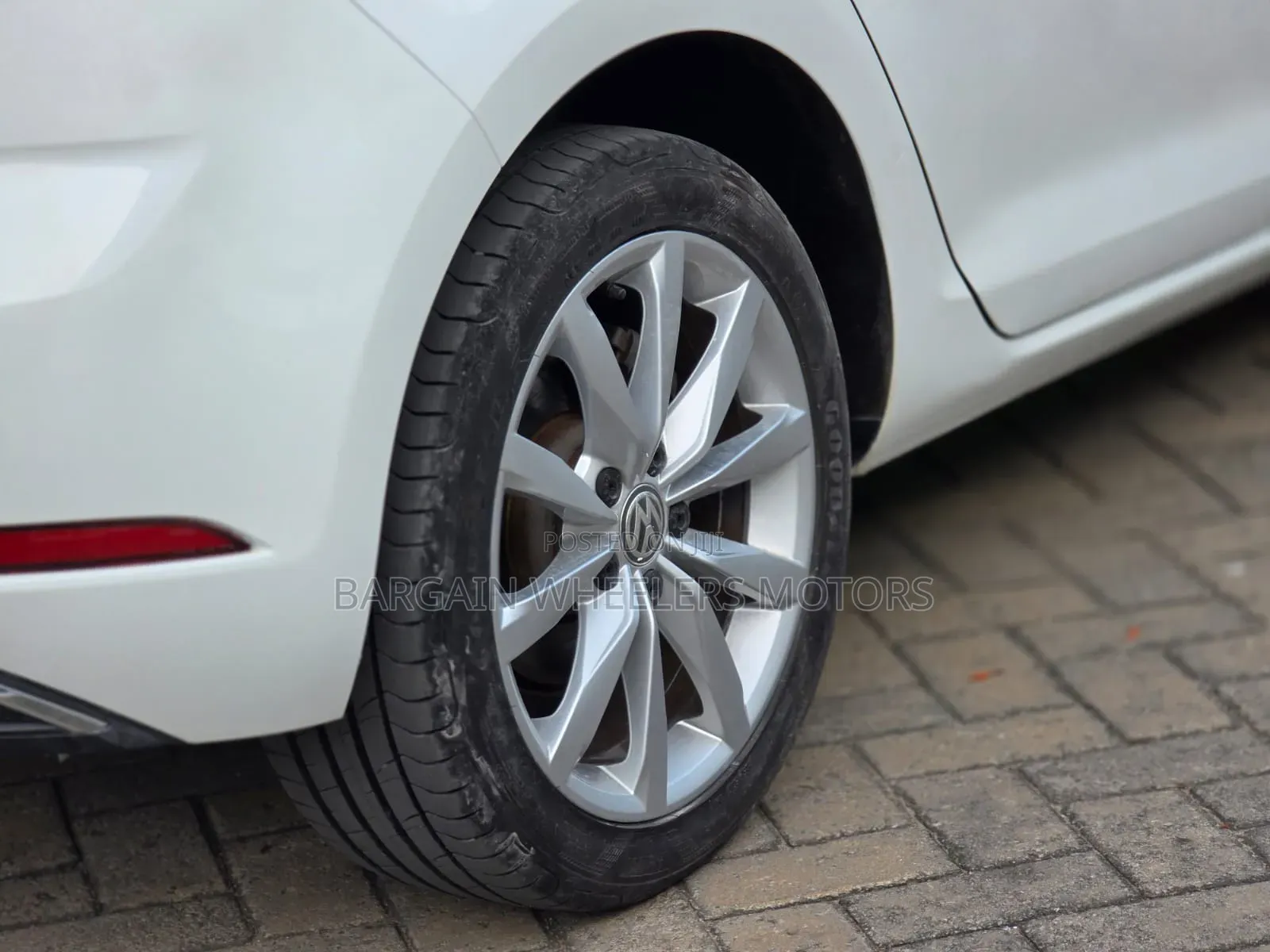 Volkswagen Golf 2018 White