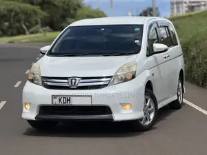 Toyota ISIS 1.8 Platana 2WD 2014 White