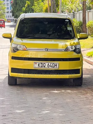 Toyota Sienta 2017 Yellow
