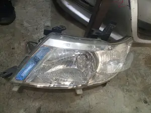 Headlight Nissan Serena C25 2005 Non Xenon
