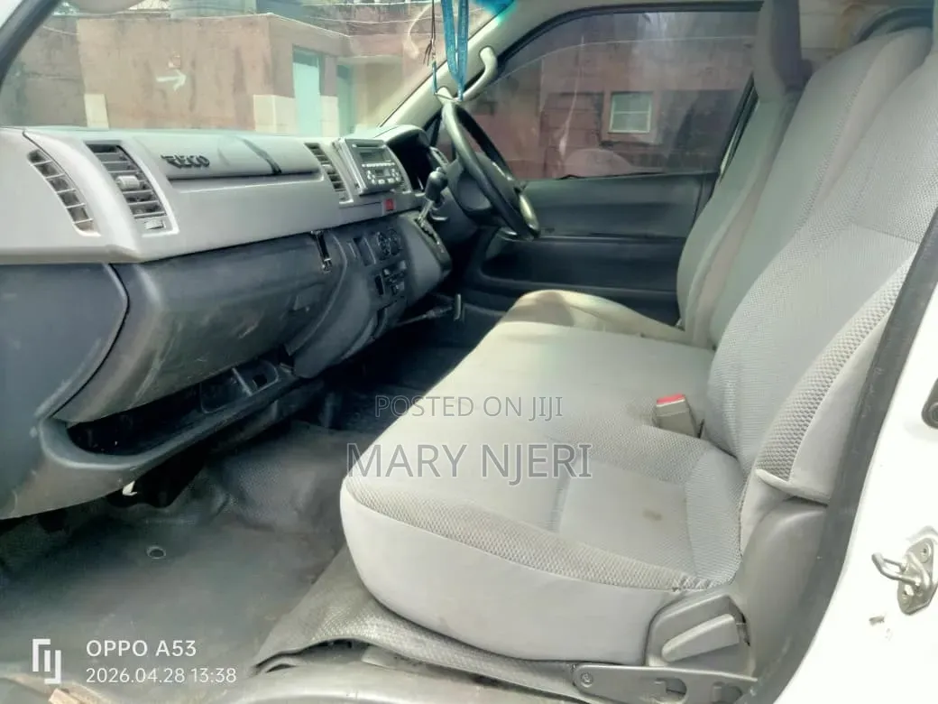 Toyota HiAce 2010 White