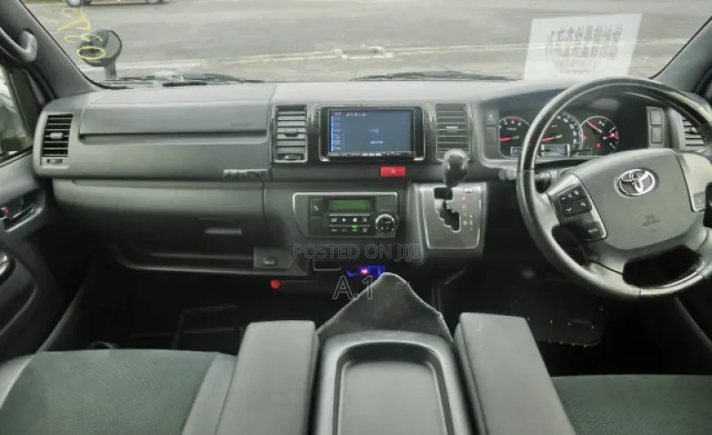 Toyota Regius 2019 White