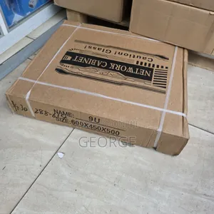 9u Server Cabinet Lockable Rack for CCTV Networking