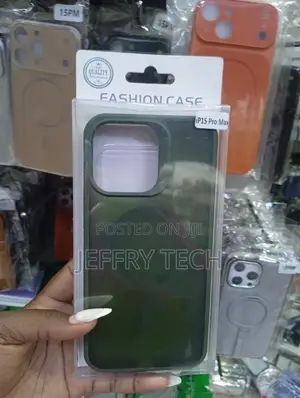 iPhone 15 Pro Max Translucent, Matte Green Back Magsafe Case