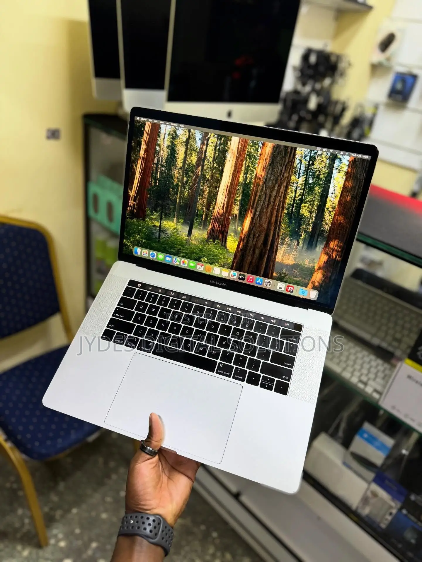 Laptop Apple MacBook 2018 16GB Intel Core i7 SSD 512GB