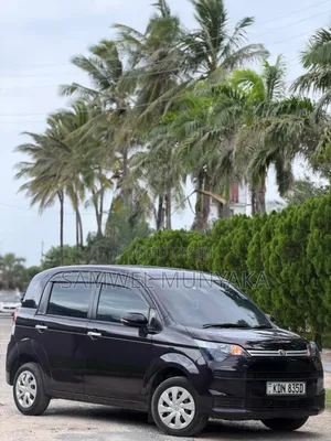 Toyota Spade 1.5 2015 Maroon