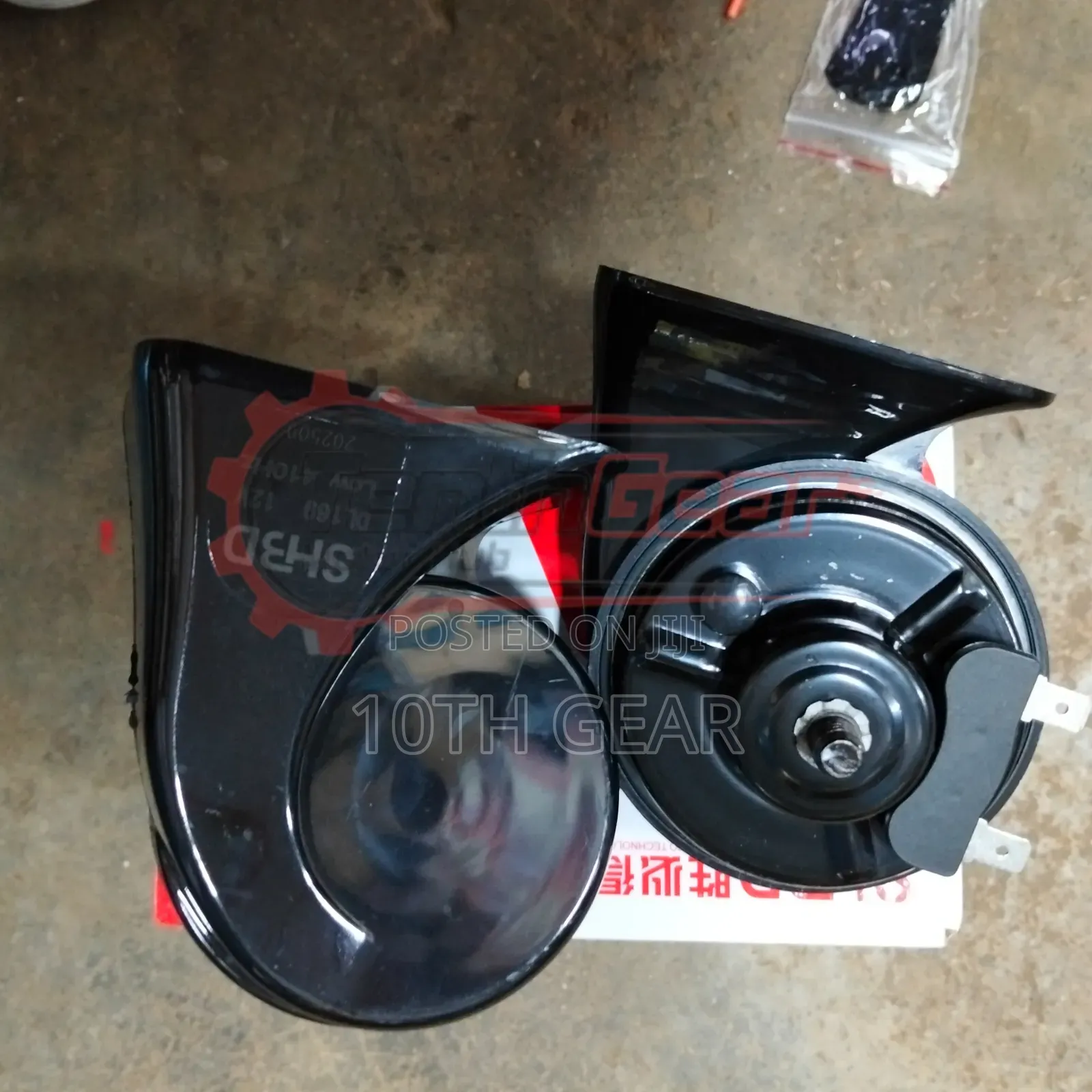 Universal Horn Black