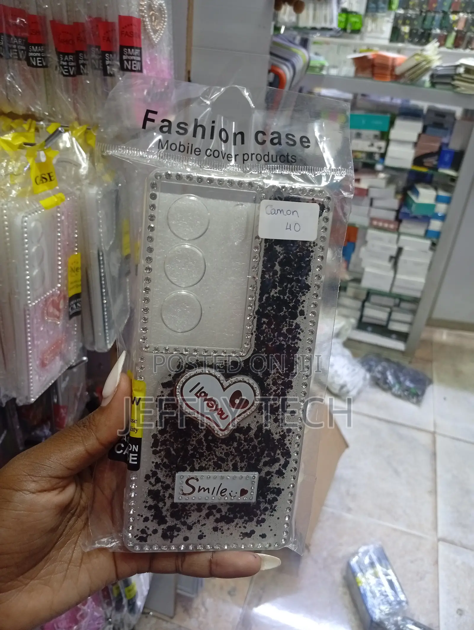 Tecno Camon 40 Rhinestone Border, a Heart Design Decorative Case