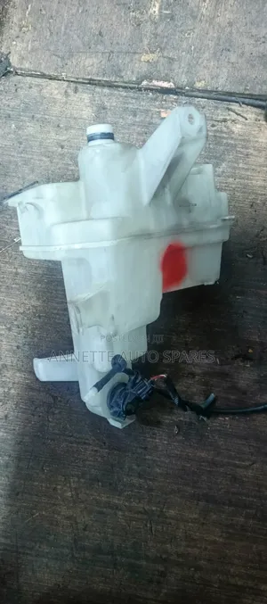 Windshield Water Reservoir Tank Harrier