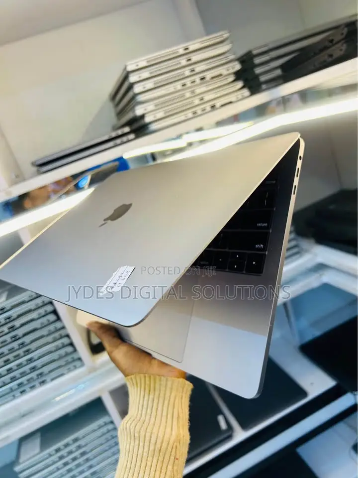 Laptop Apple MacBook Pro 2019 16GB Intel Core i7 SSD 1T