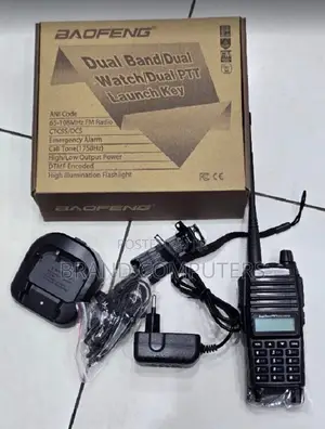 Baofeng Uv-82 Dual Band Handheld Transceiver Walkie Talkie.