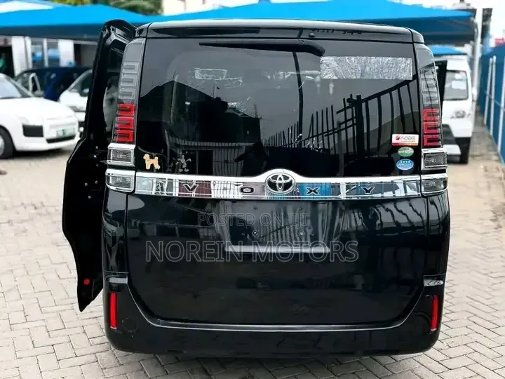 Toyota Voxy 2018 Black
