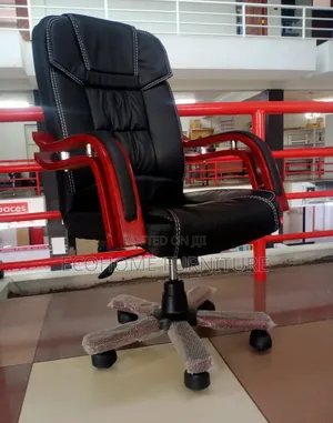 Executive Office Desk With Wooden Arm
