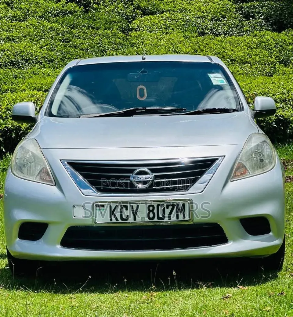 Nissan Latio 1.2 2013 Silver