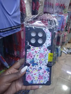 Tecno Camon 30 Centered Circular Camera Cutout Case