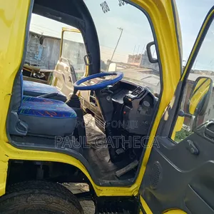 Isuzu NQR 2019 Yellow