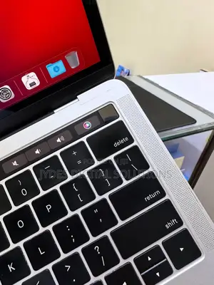 Laptop Apple MacBook Pro 2018 16GB Intel Core i7 SSD 256GB
