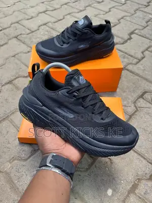 Sketchers Max Cushion Trail