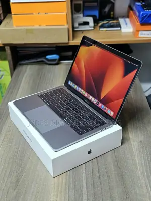 Laptop Apple MacBook Pro 2017 16GB Intel Core i7 SSD 256GB
