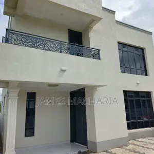 4bdrm Townhouse/Terrace in Membley Estate for sale