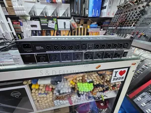 Behringer Ds2800 2-in/8-Out Distribution Splitter