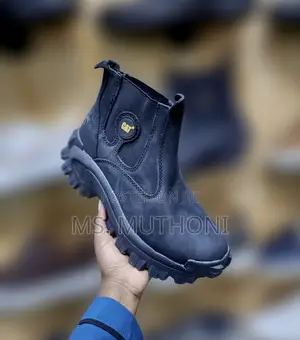 Outdoor / Hiking Laceless Men’S Boots ( Caterpillar)
