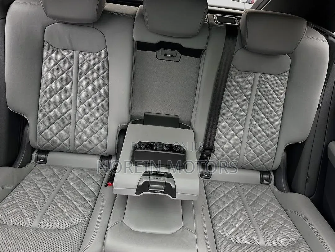 Audi Q8 2022 Matt Black