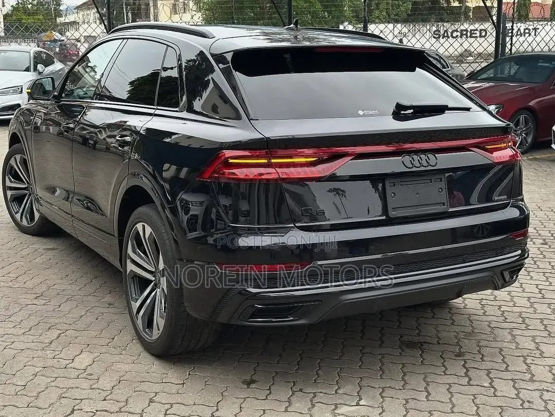 Audi Q8 2022 Matt Black