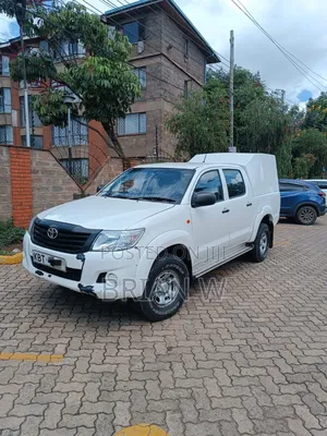 Toyota Hilux 2012 White