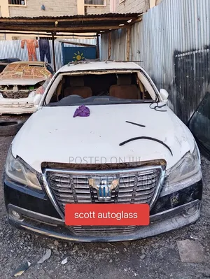 Toyota Crown Windscreen
