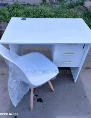 Ergonomic Eames Chair With Office Desk