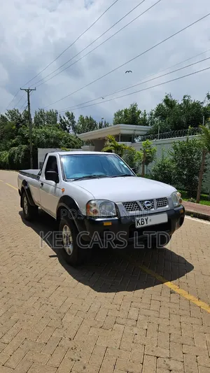 Nissan Hardbody 2013 White