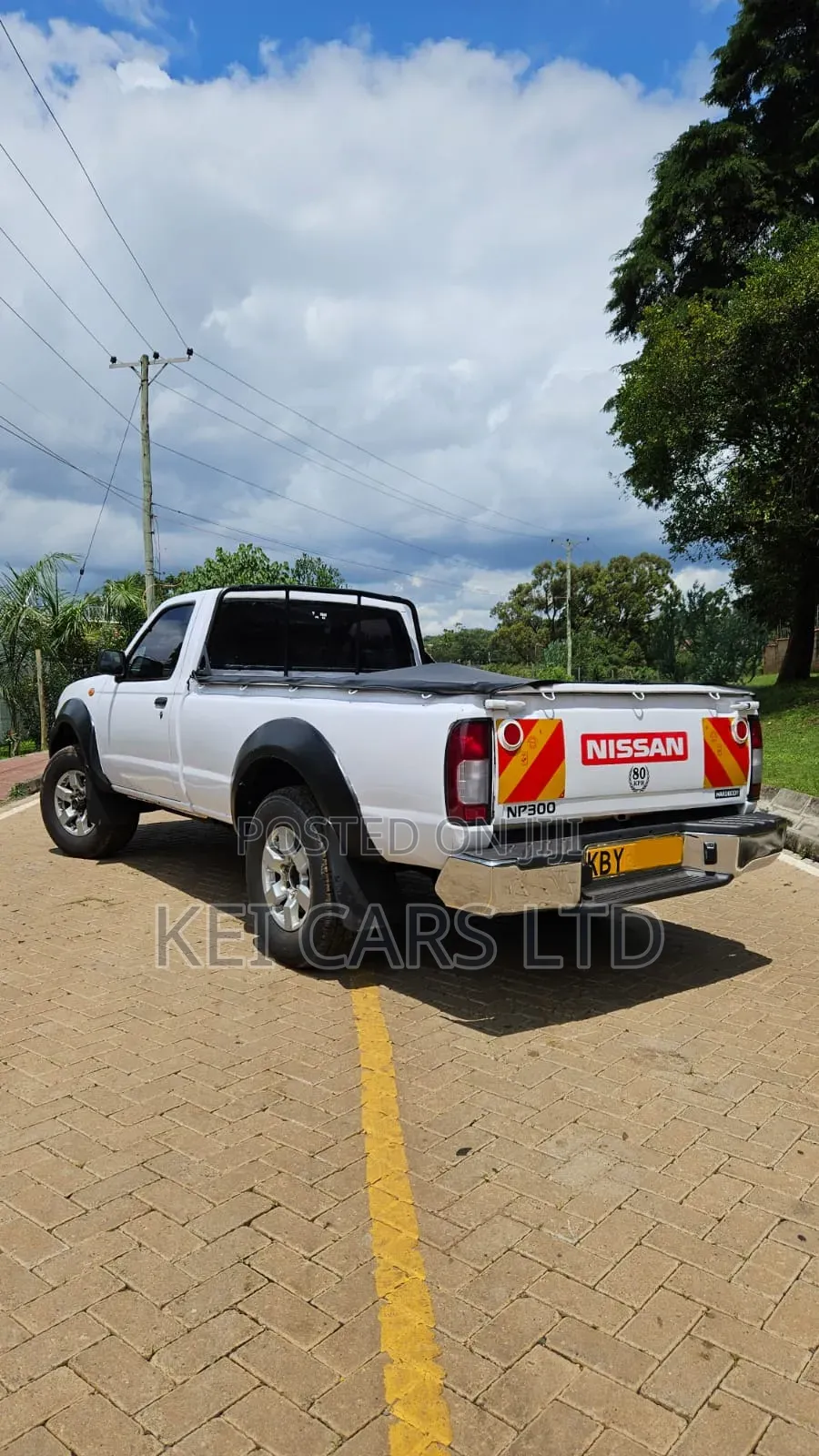 Nissan Hardbody 2013 White