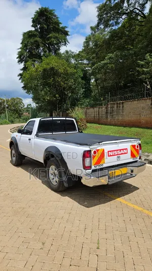 Nissan Hardbody 2013 White