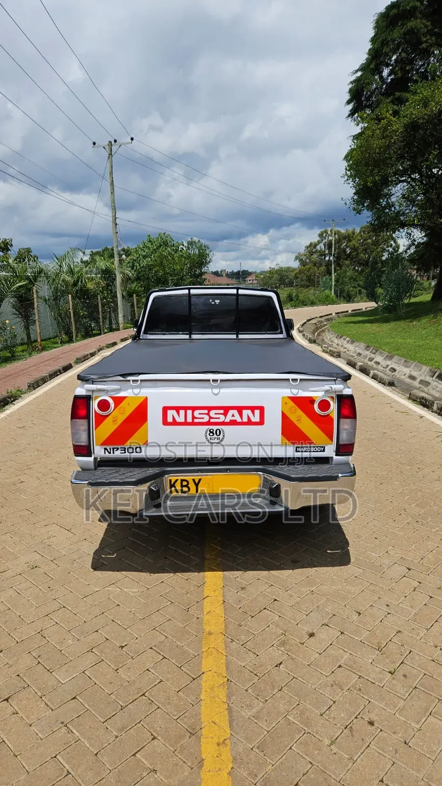 Nissan Hardbody 2013 White
