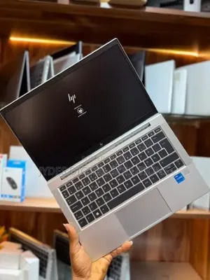 Laptop HP EliteBook 830 G8 16GB Intel Core i7 SSD 512GB