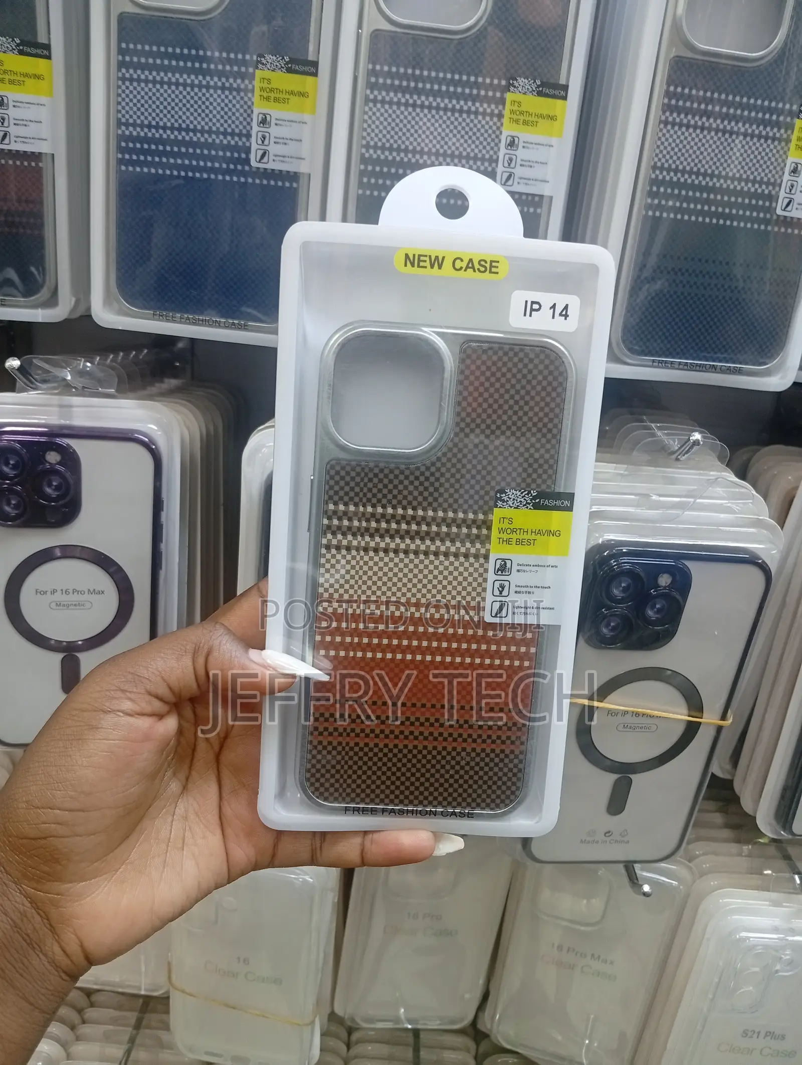 Apple iPhone 14, Featuring a Checkered Aramid Fiber Pattern.