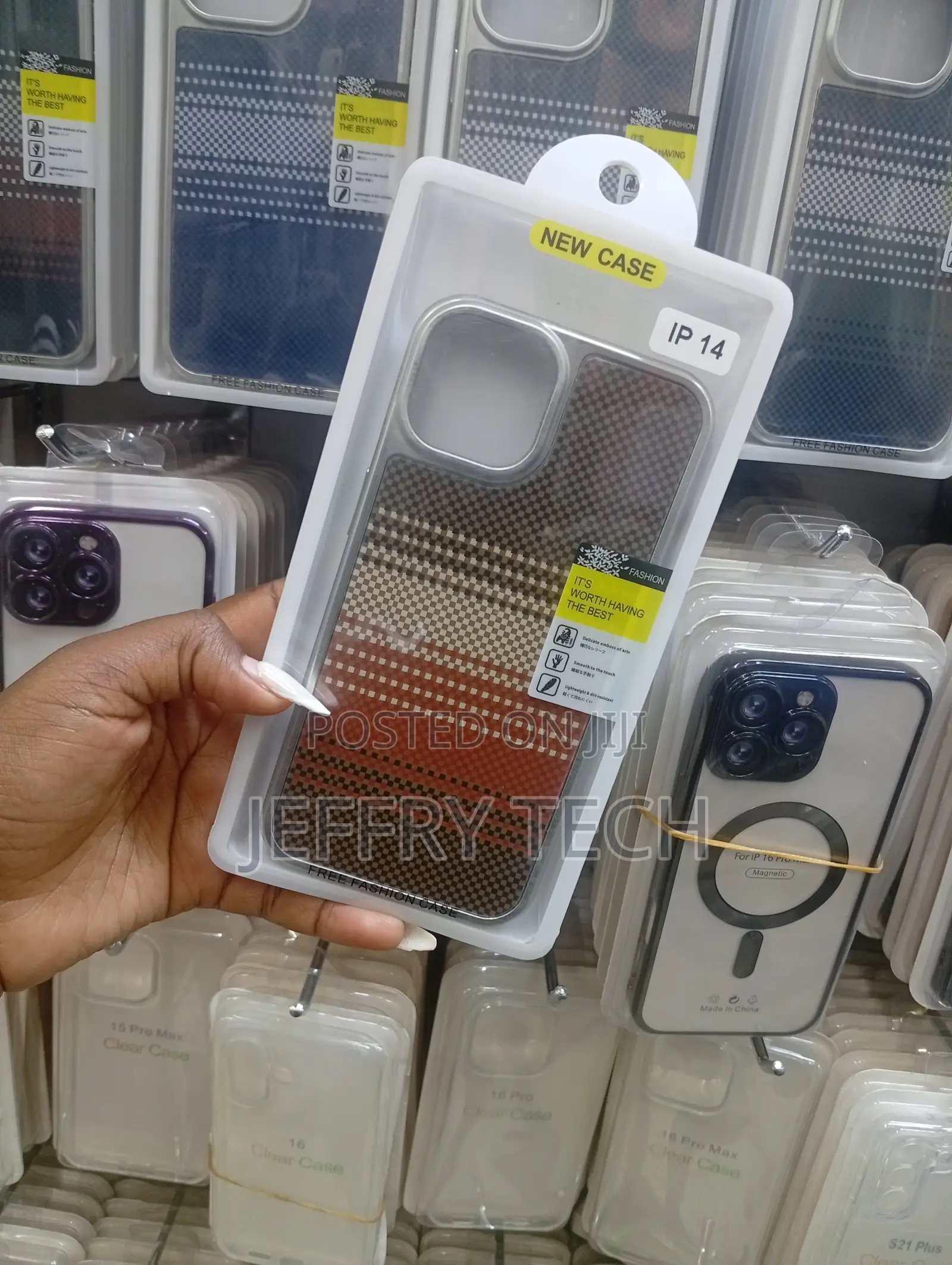 Apple iPhone 14, Featuring a Checkered Aramid Fiber Pattern.