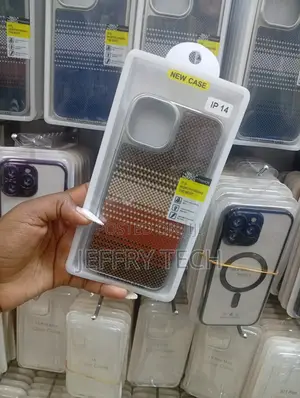 Apple iPhone 14, Featuring a Checkered Aramid Fiber Pattern.